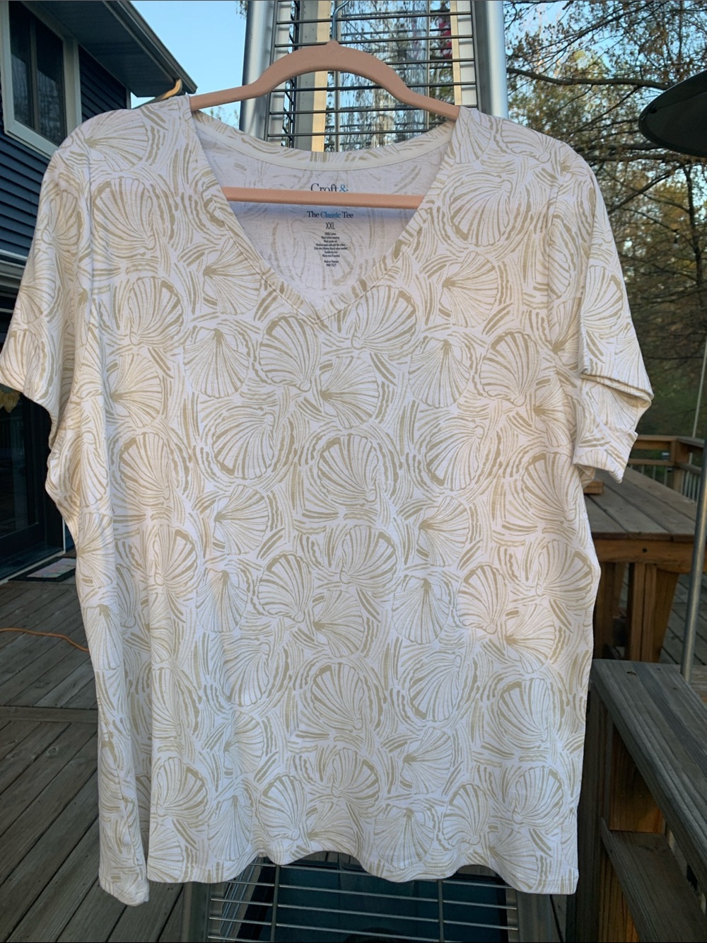 croft & barrow Cream V-Neck Short Sleeve Tee with Tan Leaf Print